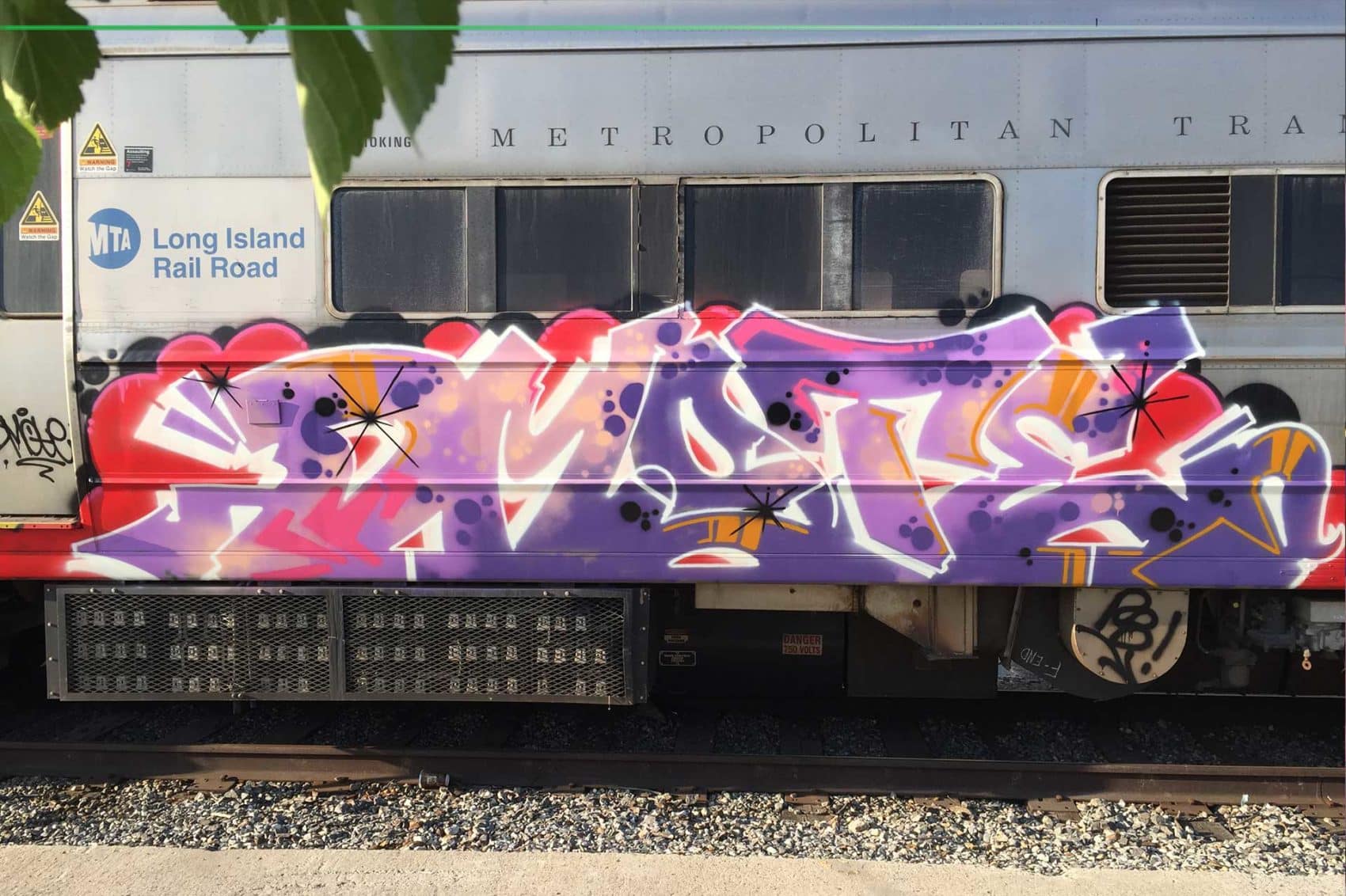 spray paint artist dmote