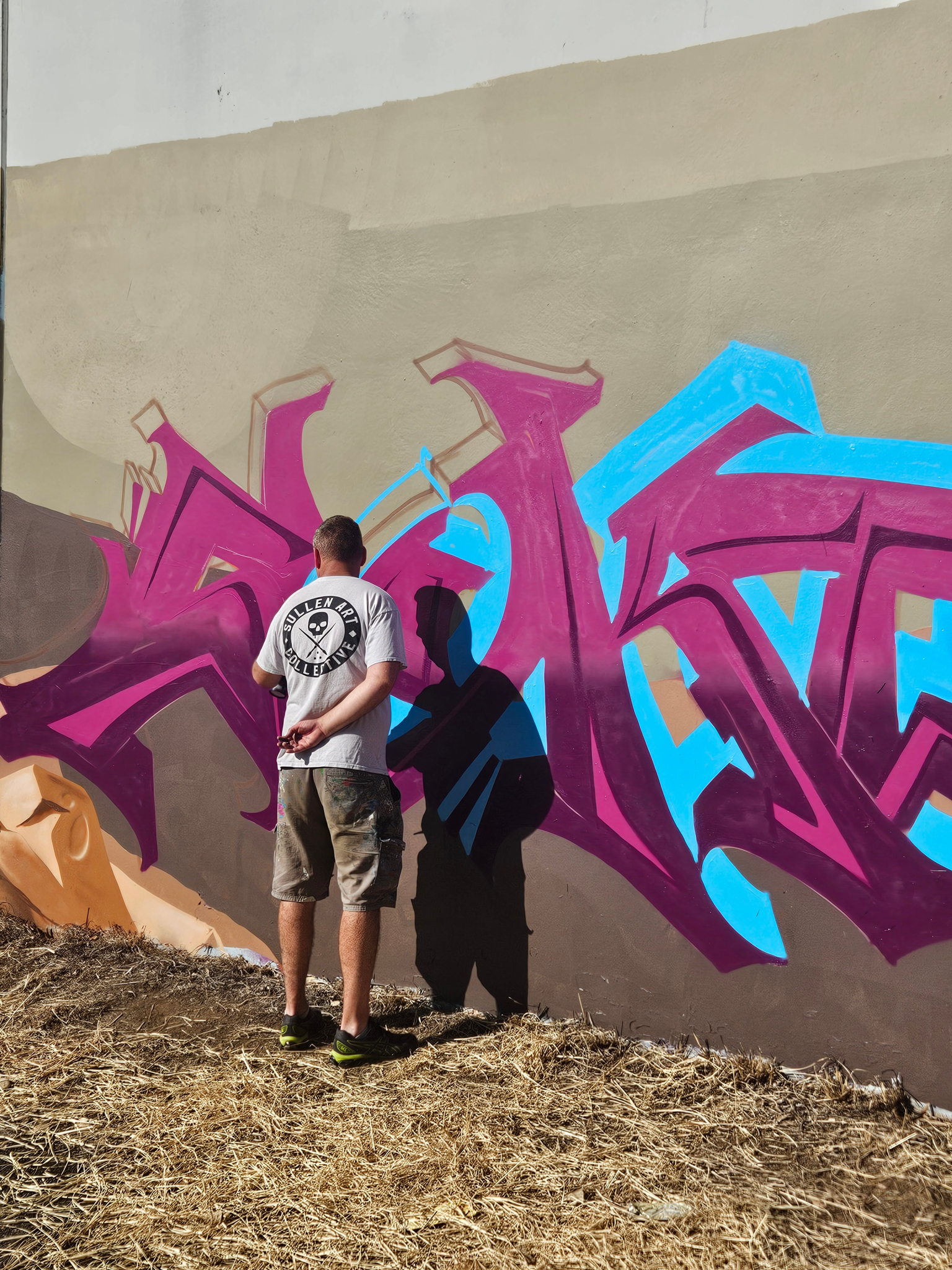 Sydney Graffiti artist painting graffiti letters for the M5 project.
